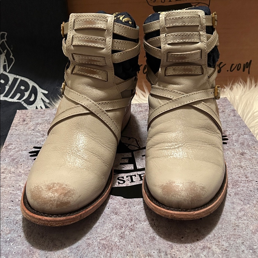 Freebird Stair - Ice Ankle Boots - Picture 7 of 11